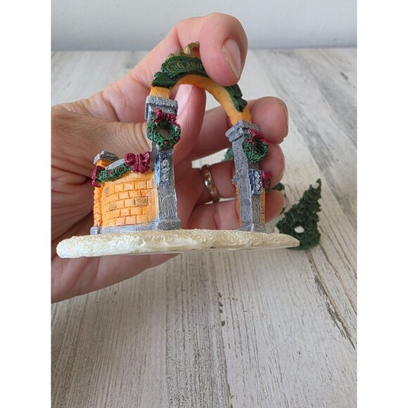 Village tree entrance Xmas decor mini trees - Picture 6 of 7